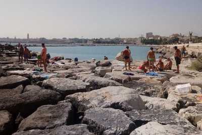 A Bari c'� una spiaggia intima e situata in pieno centro: � "l'Angolo del Paradiso"